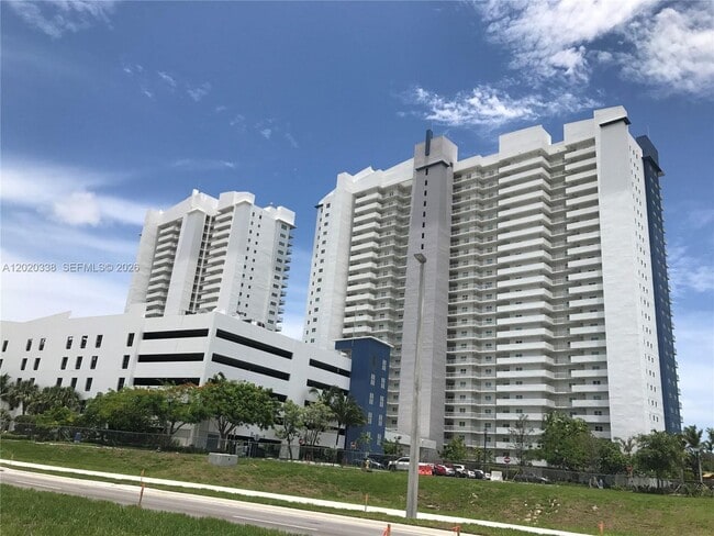 Building Photo - 14951 Royal Oaks Ln