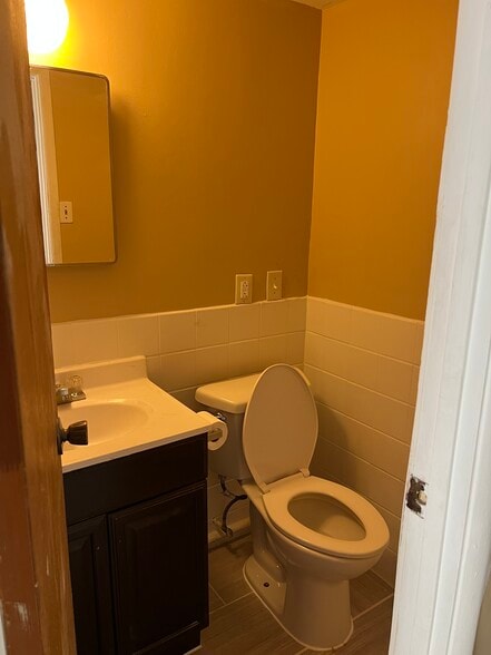 1/2 bath - 1025 N Main St