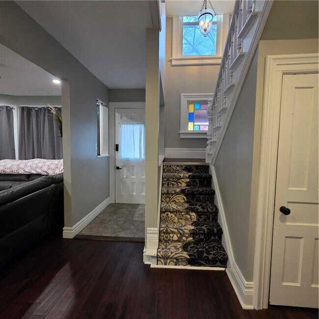 Building Photo - 149 Adam St