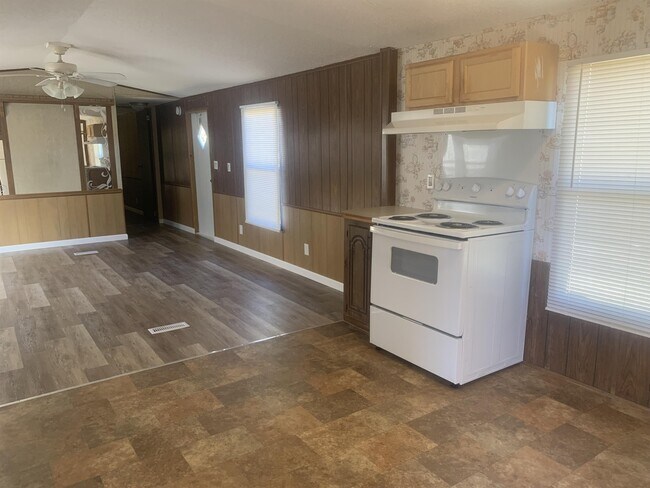 Building Photo - 1032 Aaron Ln