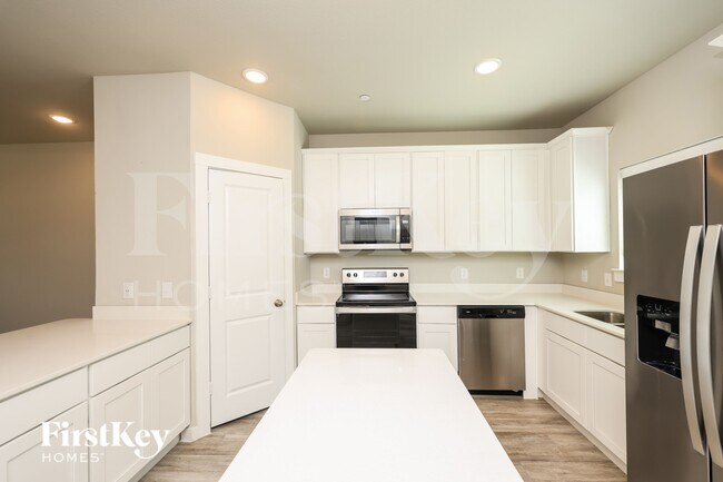 Building Photo - 622 Ava Trl