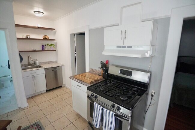 Primary Photo - 22 Veazie St