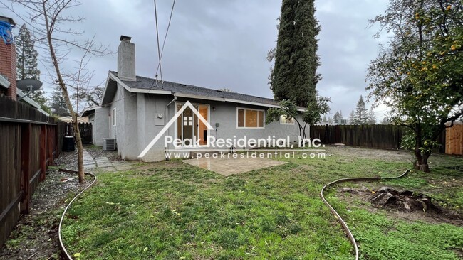 Building Photo - Very Nice Fair Oaks 3bd/2ba Home with 2 Ca...