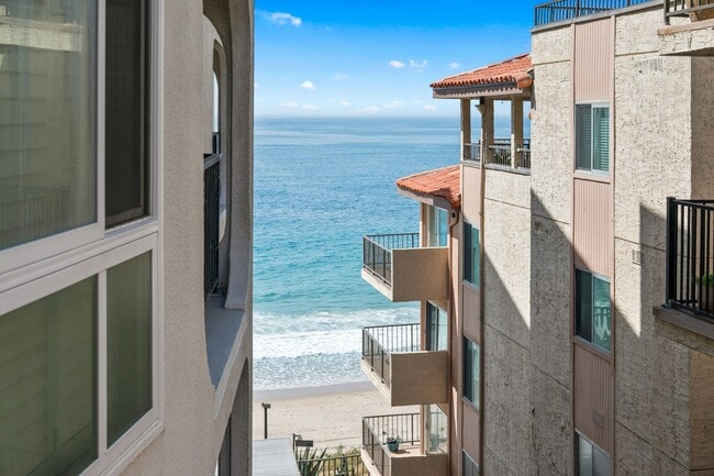 Building Photo - 565 Esplanade