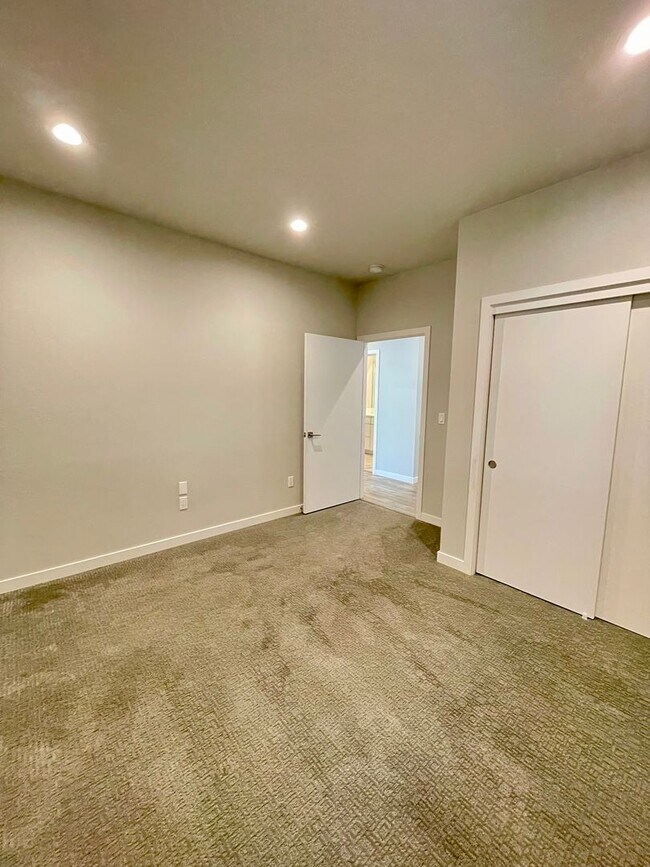 Building Photo - Flexible Living in North Ellensburg