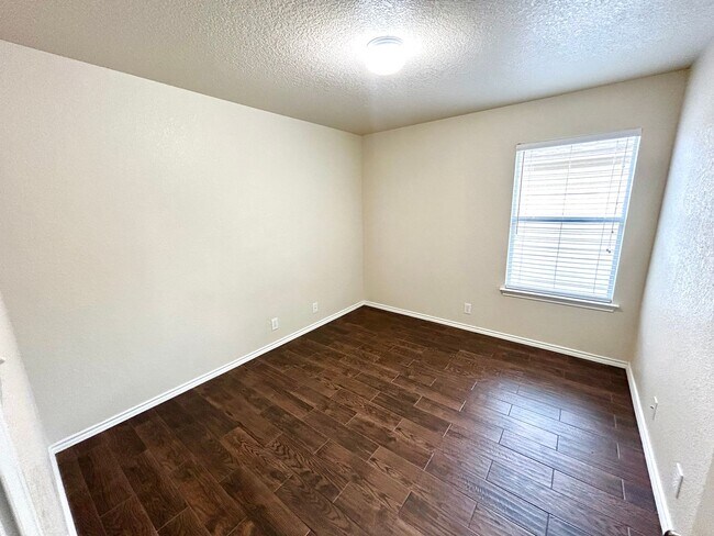 Building Photo - *MOVE IN SPECIAL* Beautiful 4-Bedroom Home Near UTSA & La Cantera! AVAILABLE NOW!