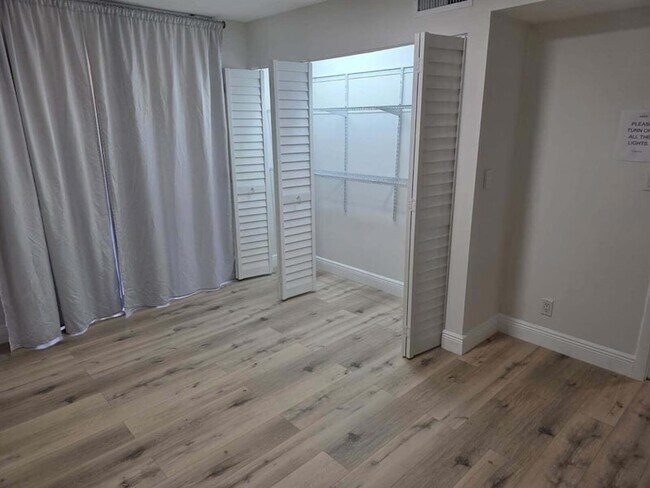 Building Photo - 1256 S Military Trail