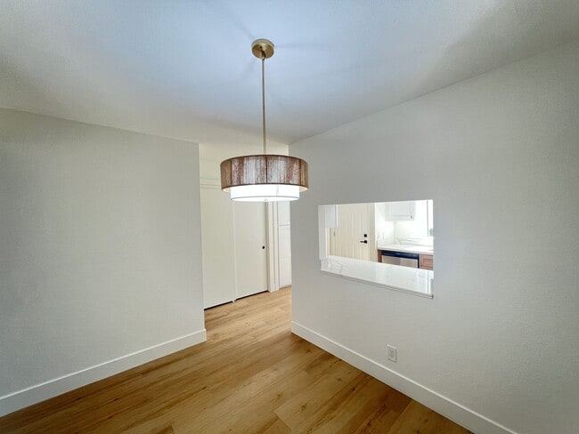 Building Photo - Newly renovated Townhome Grove Heights 1.5...