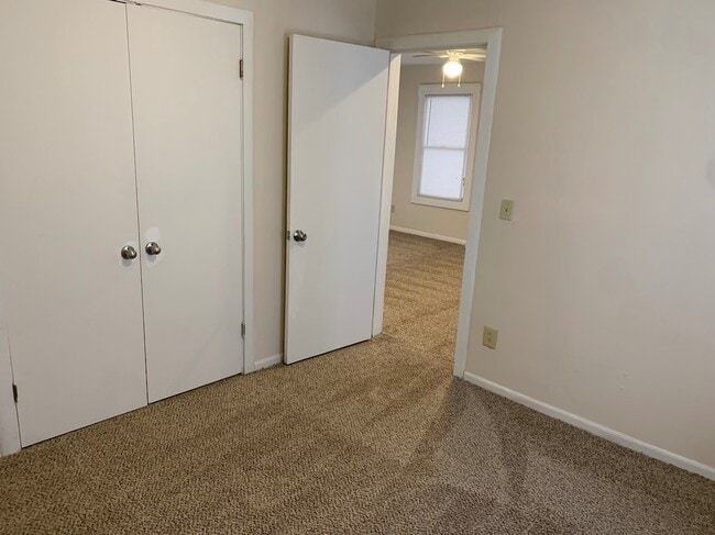 Building Photo - Updated and Spacious 2 Bedroom Home!