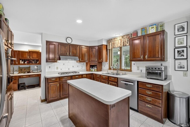 Building Photo - 92 Brook Hollow Dr