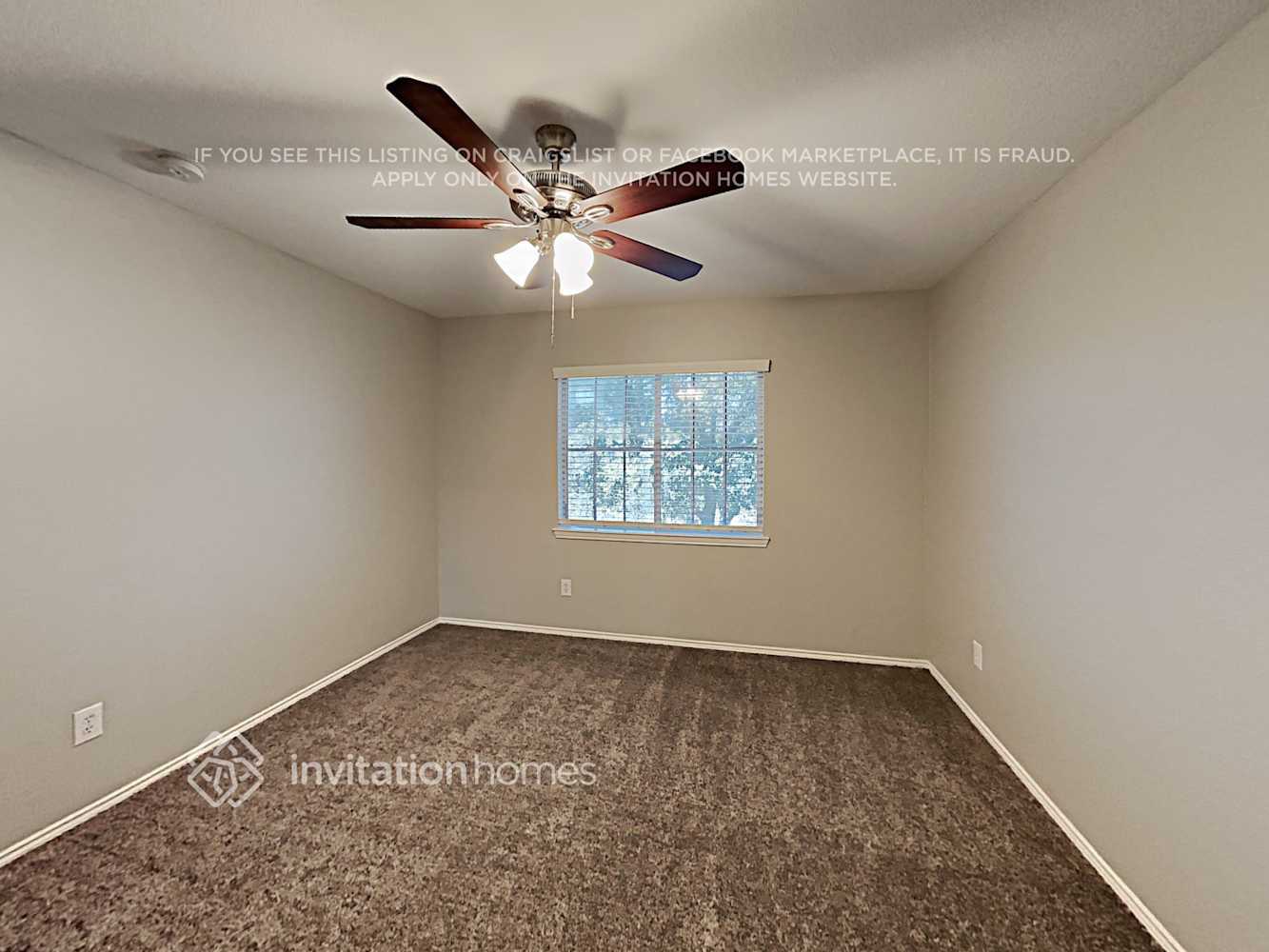 Building Photo - 824 Blue Heron Ln