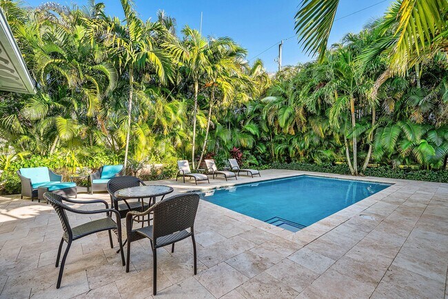 Building Photo - 120 Grove Way