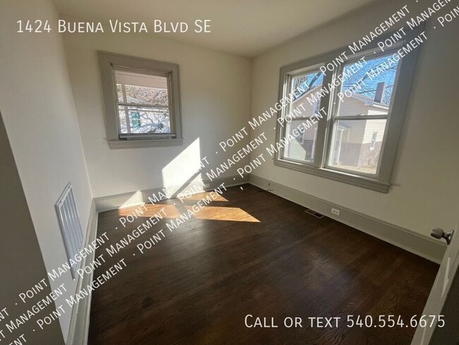 Building Photo - 1424 Buena Vista Blvd SE