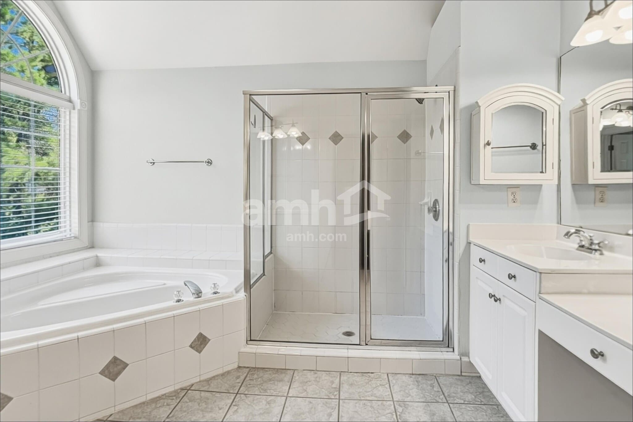 Building Photo - 4030 Belle Meade Cir