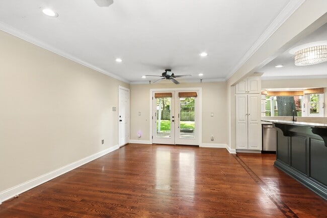 Building Photo - 8125 Lamar Ave