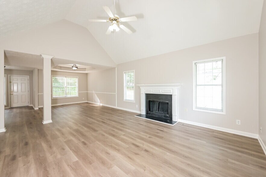 Building Photo - 9385 Eagles Landing Dr