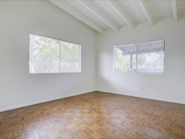 Building Photo - 2 Bedroom 2 Bathroom