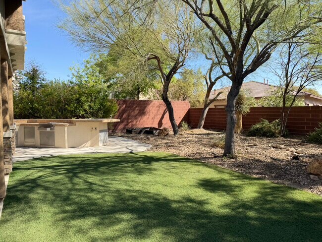 Building Photo - 5450 Pinecroft Dr