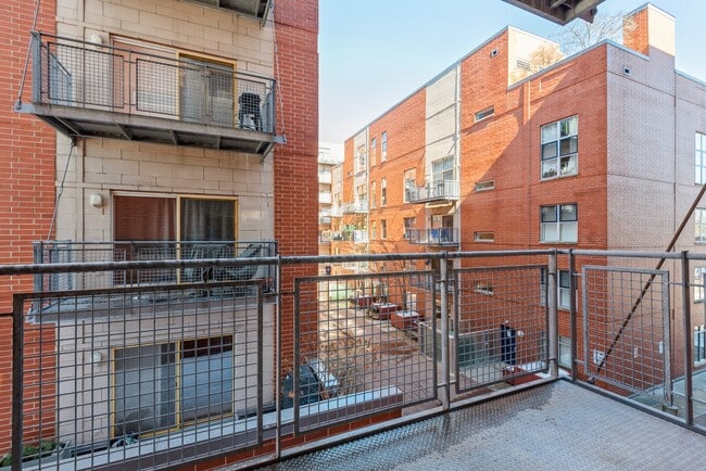 Building Photo - 1210 Chicago Ave