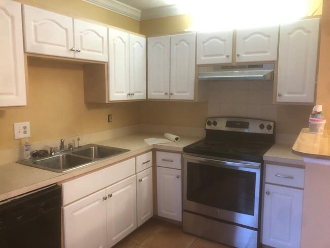 Building Photo - 1717 Vista Oaks Cir NE