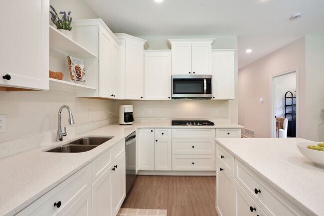 Building Photo - 3 Bedroom Twin Home With Extras