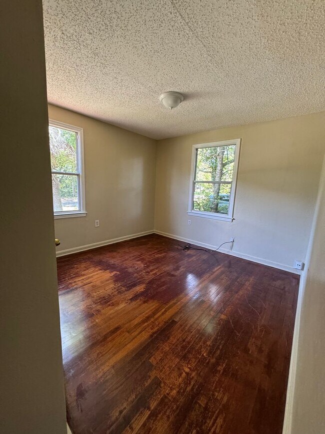 Building Photo - Charming 3 Bedroom Home for Rent in Jacksonville