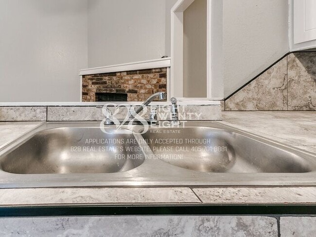 Building Photo - Now Touring & Available for Move in! 3 Bed/1.5 Bath Duplex in West Norman!
