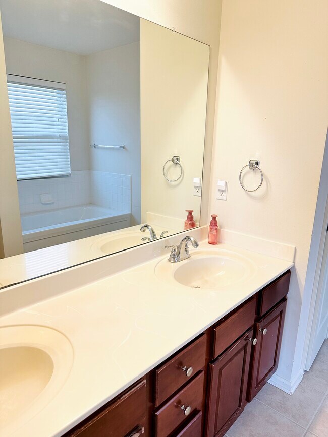 Building Photo - 16207 S St