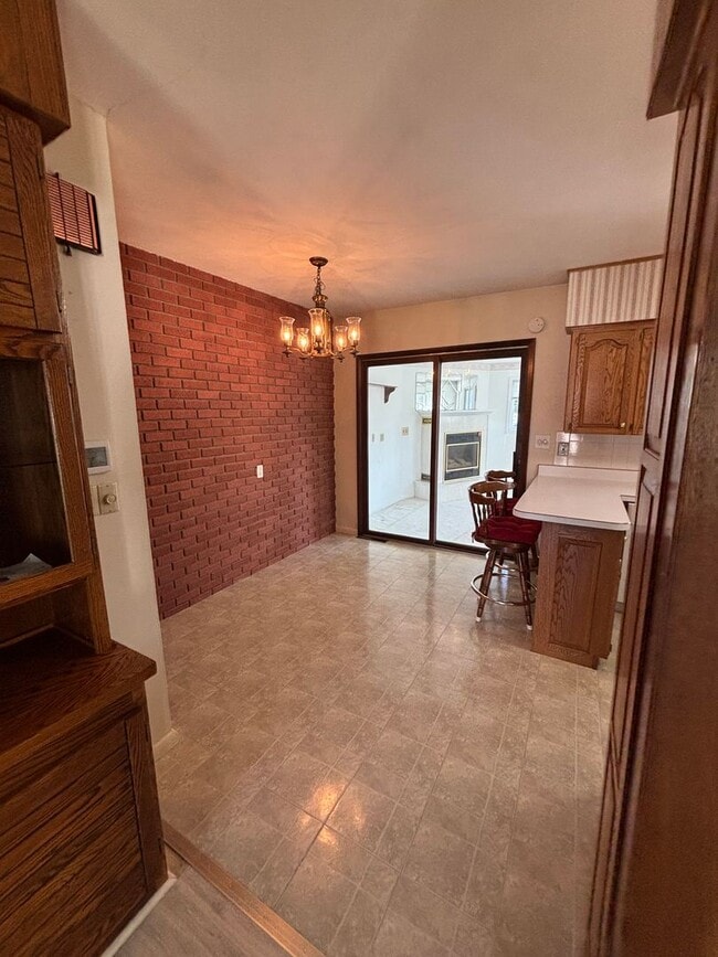 Building Photo - 2541-2543 Edgemont