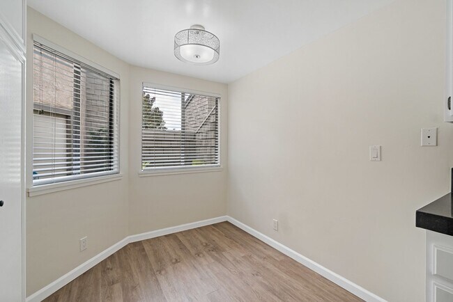 Building Photo - San Diego Desirable Del Cerro - APRIL FREE - 3 bed / 2 bath Attached Home w Garage, Patio, and A/C