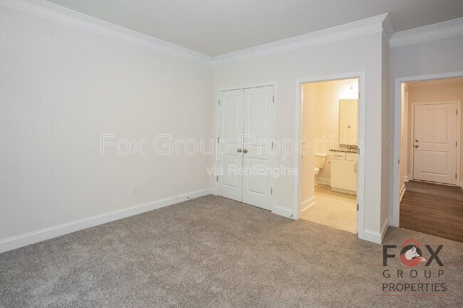 Building Photo - 313 Streamwood Rd