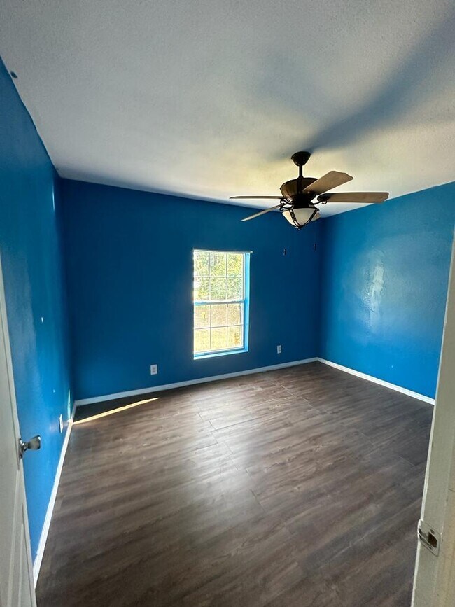 Building Photo - 16590 Gaskin St