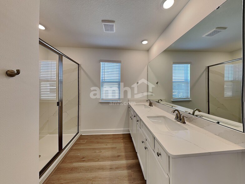 Building Photo - 3012 20th Ave W