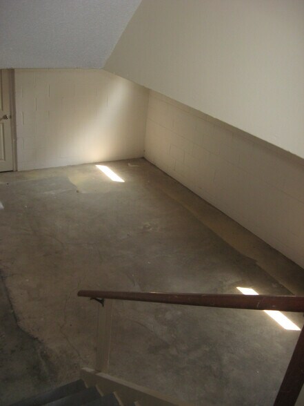 Building Photo - 5633 Parker St