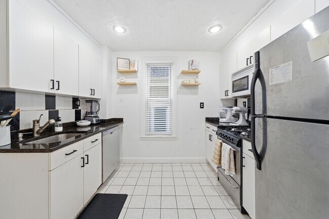 Building Photo - 126 Lexington St