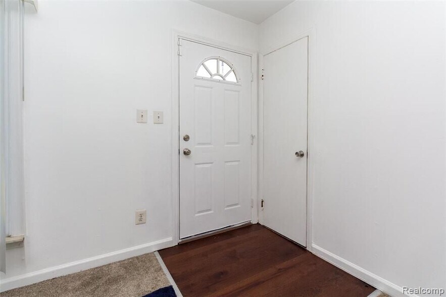 Building Photo - 21503 Eastwood Blvd