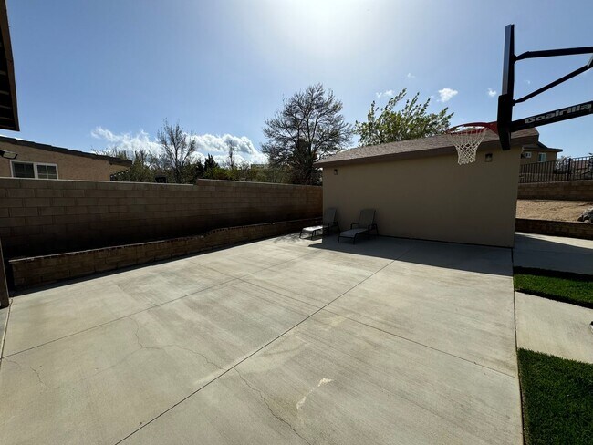 Building Photo - 40123 Vista Ridge Dr