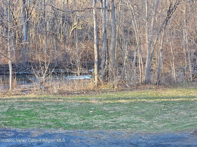 Building Photo - 8 Freehold Mills Dr