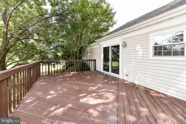 Building Photo - 10135 Forest Hill Cir