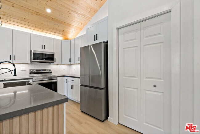 Building Photo - 23906 Darbun Dr
