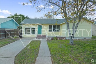 Building Photo - 3 Bedroom 2 Bathroom Home Ready for Move In1