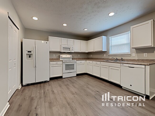 Building Photo - 2368 Bridlewood Dr