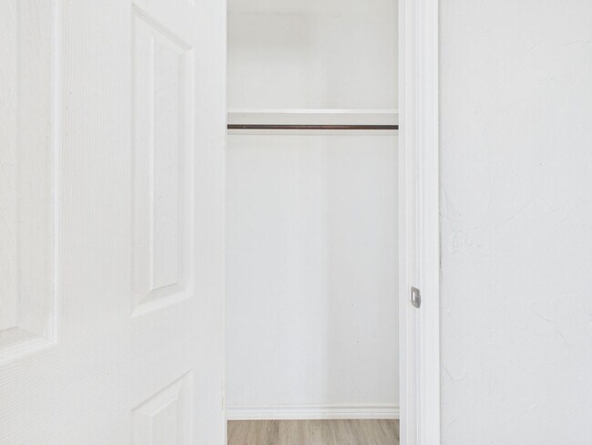 Building Photo - 3010 Westhaven Dr