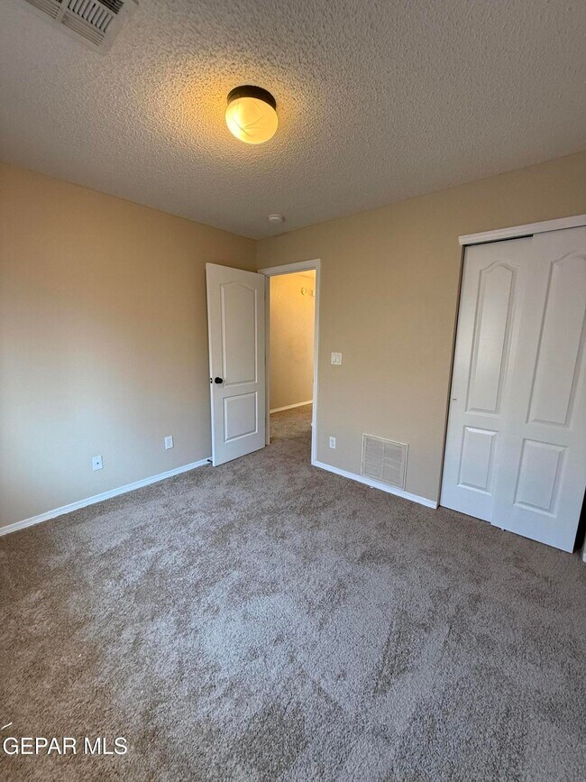 Building Photo - 732 Desert Sage Dr