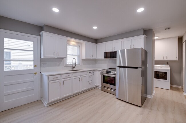 Building Photo - 151 Seaside Ave