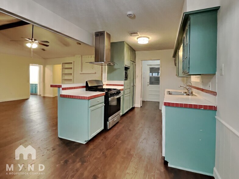 Building Photo - 2705 Laurel Creek Way