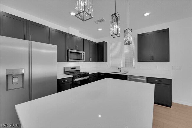 Building Photo - 10227 Estancia Hl St