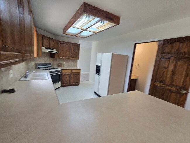 Building Photo - 3409 E 99th Dr