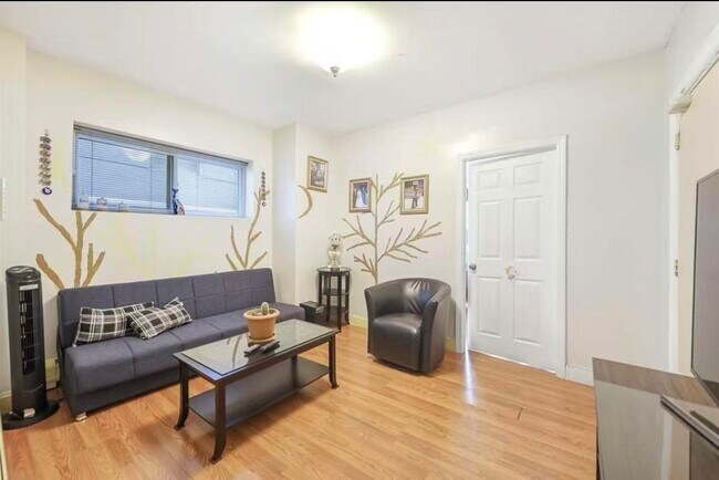 Primary Photo - 530 47th St