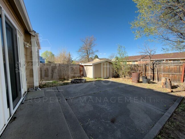 Building Photo - 2560 Clarendon Dr